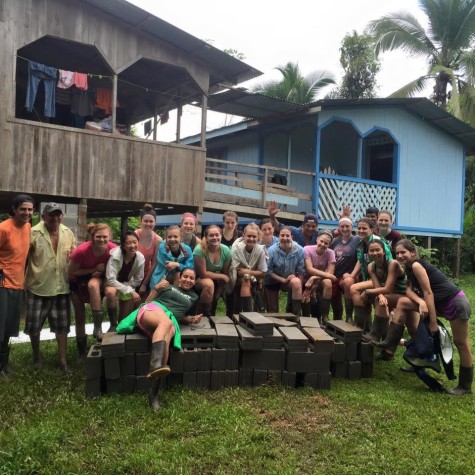 Abby Johnson '17 and her service group in Costa Rica
