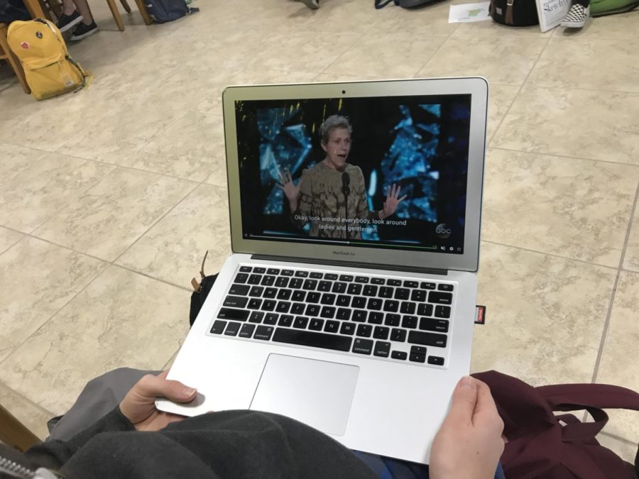 Helen Innes '19 watches Frances McDormand's speech from the 2018 Academy Awards