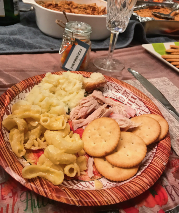 Junior+Caroline+Hink+spent+Friendsgiving+with+her+friends+on+Nov.+16+and+captured+a+picture+of+a+friend%E2%80%99s+plate.+This+is+one+version+of+a+healthy+Thanksgiving+meal.+Photo+courtesy+of+Caroline+Hink+%E2%80%9820.