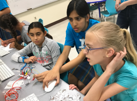 Misaal Irfan' 19 teaches middle school students the importance of computer coding