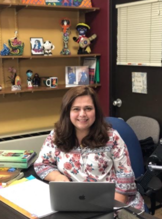 Señora Santaella in her classroom, ending the day in a virtual mode. 
Santaella is thrilled to join the Xavier community this year and to have students back on campus. She prepared 
to teach online by attending an online program.


