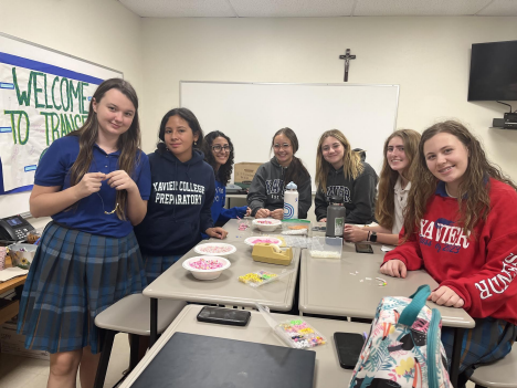 During lunch period on Monday, transfer students attended their monthly meeting. They discuss their personal experiences before coming to Xavier while making friendship bracelets. 