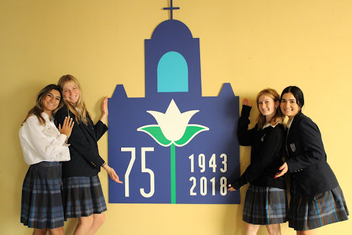 Student Ambassadors prepare the quiet Xavier campus for future Gators and their parents. Founded in 1943, Xavier has planted generations of outstanding alumnae, many of whom bring their daughters to Open House. 