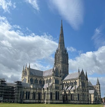 Salisbury Cathedral, the former Cathedral Church of the Blessed Virgin Mary, stands tall in the southern English county of Wiltshire. This past summer, London and Southern England International Studies program students embarked on a literary journey to learn about Shakespeare and Jane Austen through tours of their birth homes and England’s most iconic places. 
