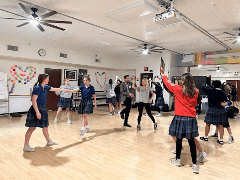 During 8th hour in Steele 130, Dance Club members learn from professional swing dancer, Steve Conrad, assisted by Xavier’s own dance teacher Kelly Scovel. The group is filled with a variety of students, with various backgrounds in dance. 